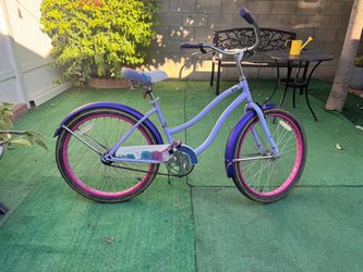 Huffy girls beach cruiser.