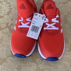 New Boy Adidas Shoes Size:3.5Y  Adidas Nuevos Para Niño Talla: 3.5Y  Oxnard, California $35