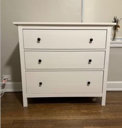 White glossy dresser ikea hemnes