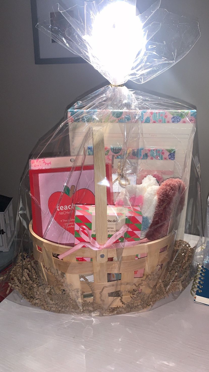 CUSTOM Made Teacher Appreciation Gift Baskets ***PRICES RANGE BASED ON CONTENTS!!!!***