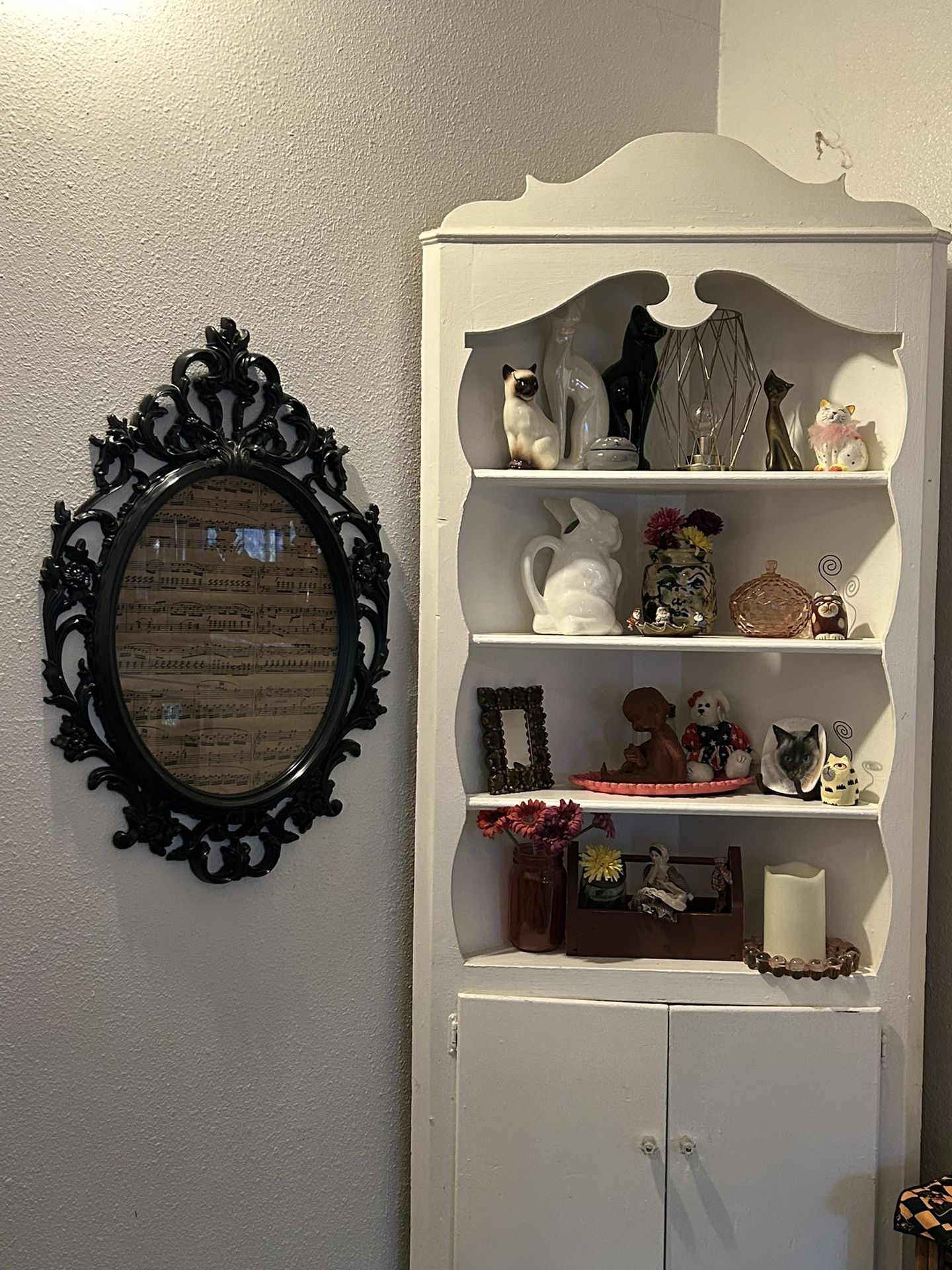 Beautiful Antique Corner Furniture Shelf