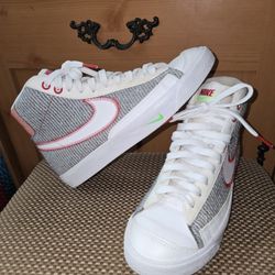 Nike Blazer Mids Sz 6
