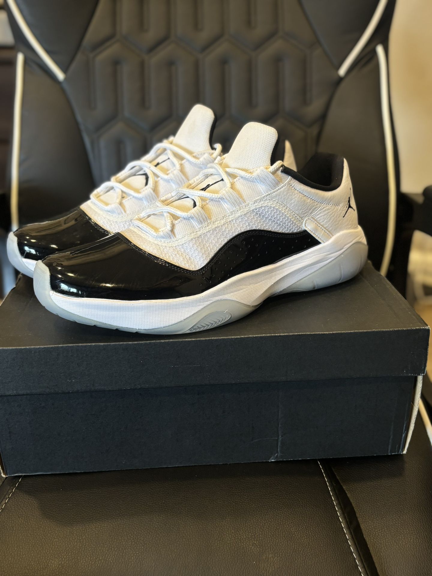 Jordan 11 Low “Concord”