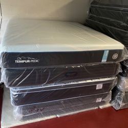 TempurPedic LuxeBreeze Soft King 13” Mattress – Premium Cooling Comfort | New & Factory Sealed