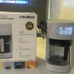 PROGRAMABLE  12 CUP COFFEE MAKER!  ☕️😋🤍