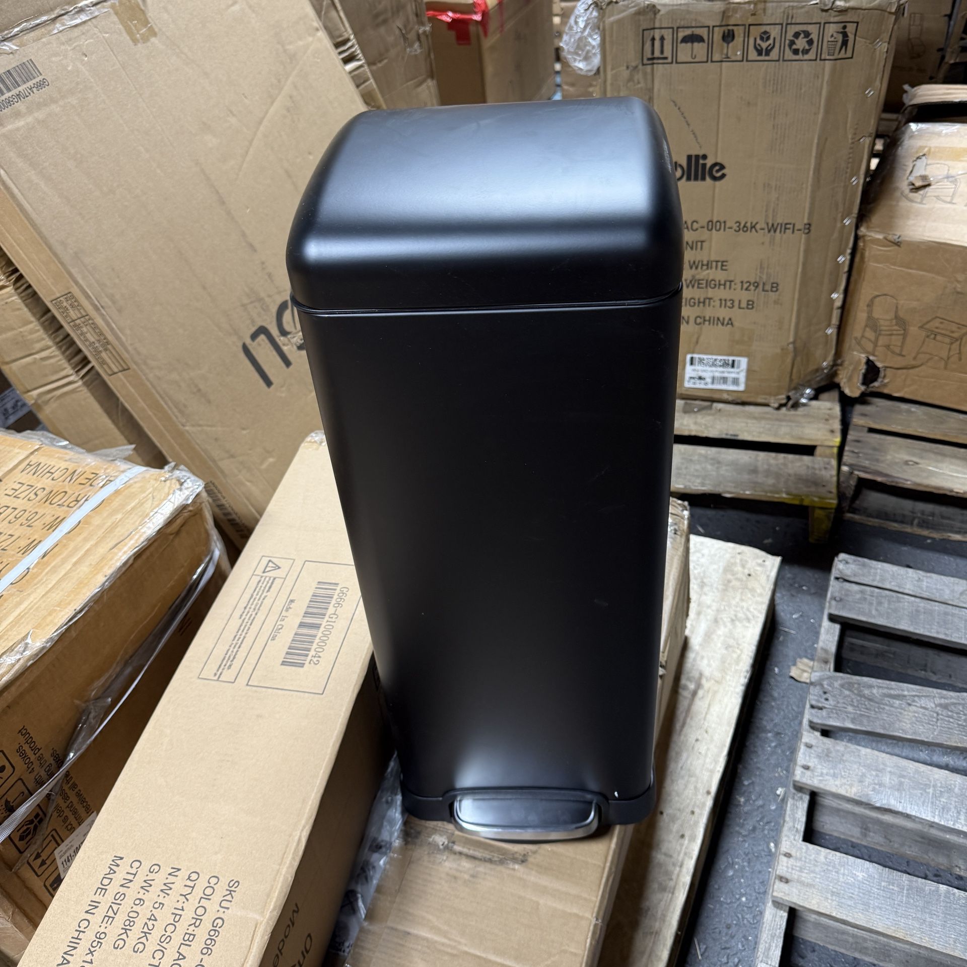 MoNiBloom 8 Gallon Trash Can, Hands-Free Galvanized Steel Commercial Kitchen Step On Trash Can, Garbage Container Waste Bin with Inner Bucket, Black