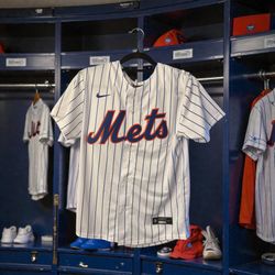 Mets jersey woman medium