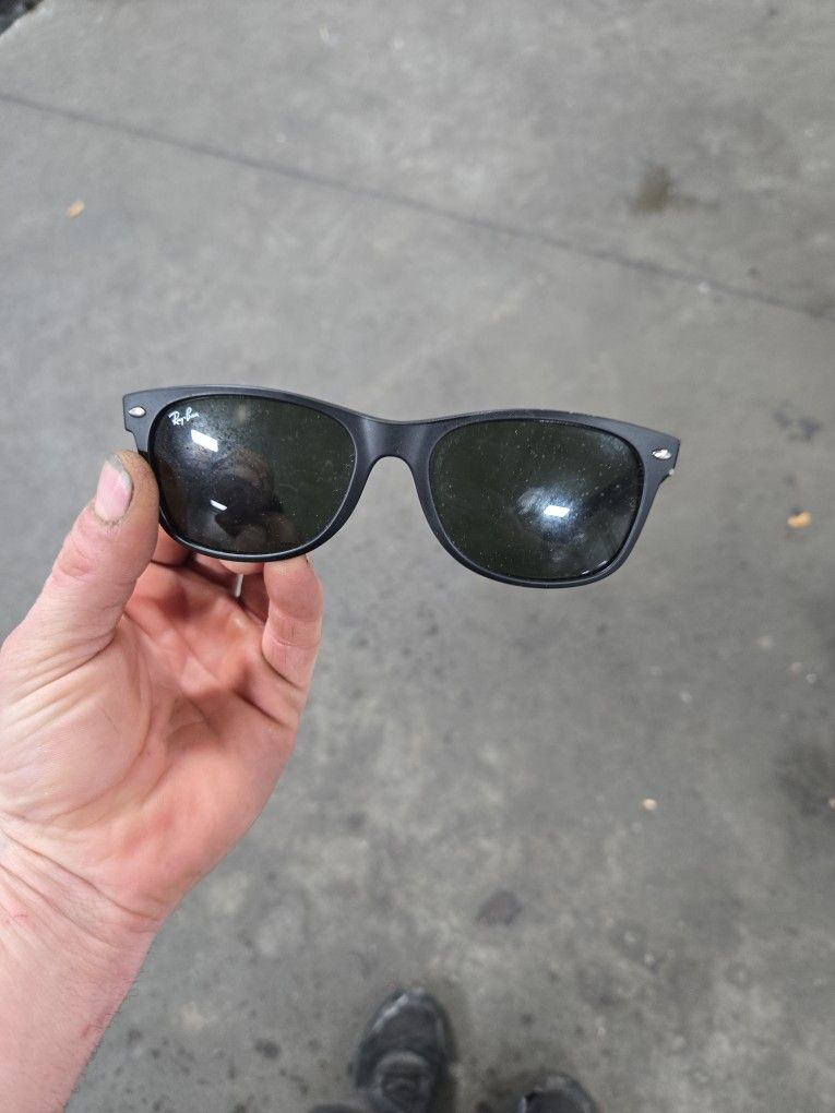 Ray-Ban Wayfarer Sunglasses