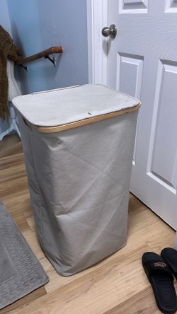 Laundry hamper