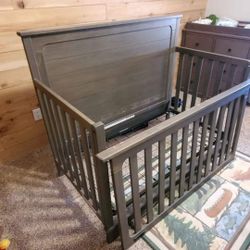 Crib / Toddler Bed