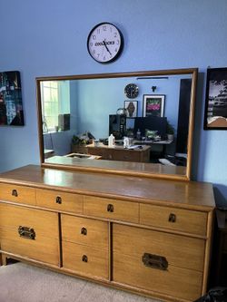 Dresser Mid-Century MCM Made by Hickory Manufacturing Company Luxury Set
