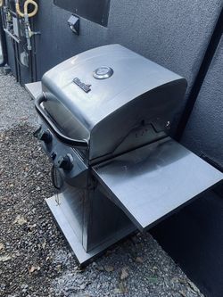 The Char‑Broil® Signature Series™ TRU‑Infrared™ 2-Burner Gas Grill
