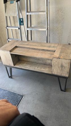 Tv/entertainment table