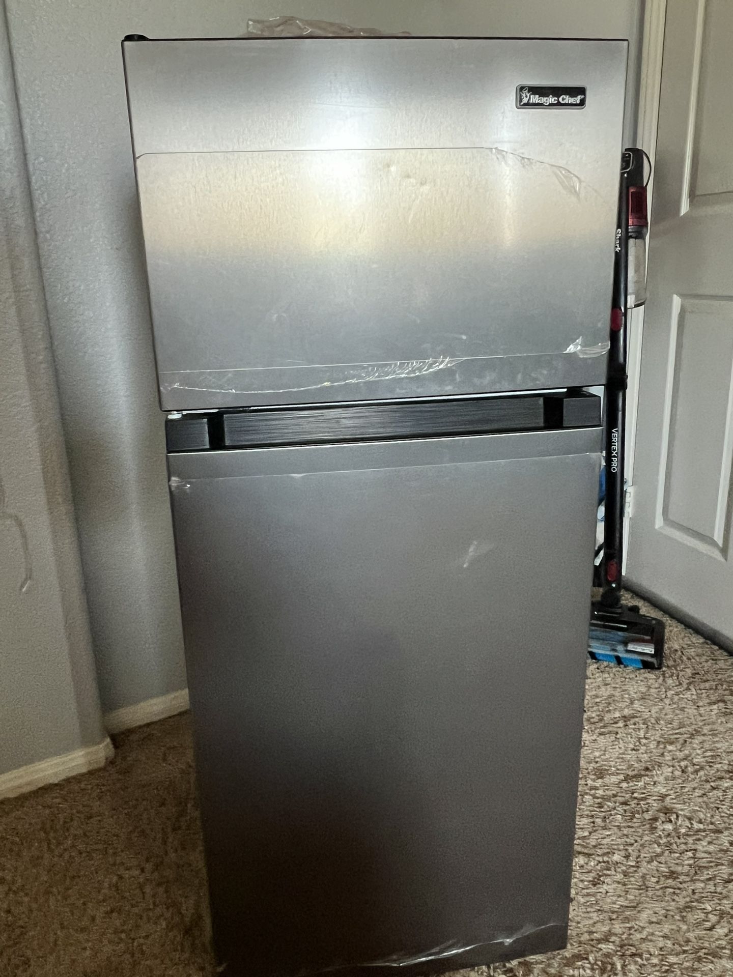 Mini Fridge Magic Chef