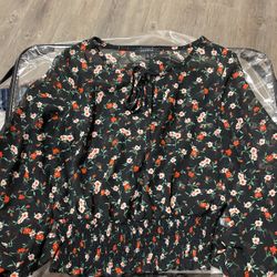 Like New Long Sleeve Top Size L