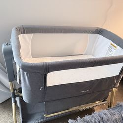 Bedside Bassinet – Gently Used, Excellent Condition
