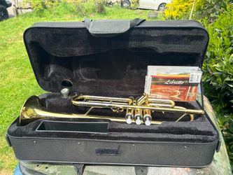 Student model trumpet in excellent condition with case and mouthpiece. Nothing wrong with it my friend tried to play it several times andjust lost int