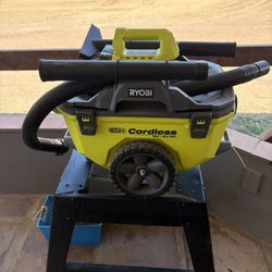 Wet &  Dry Vacuum And Drill And Charger 