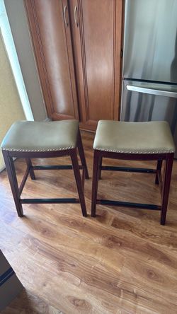 2 DTY 24” Bonded Leather Saddle Counter Stools