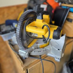 Dewalt Saw
