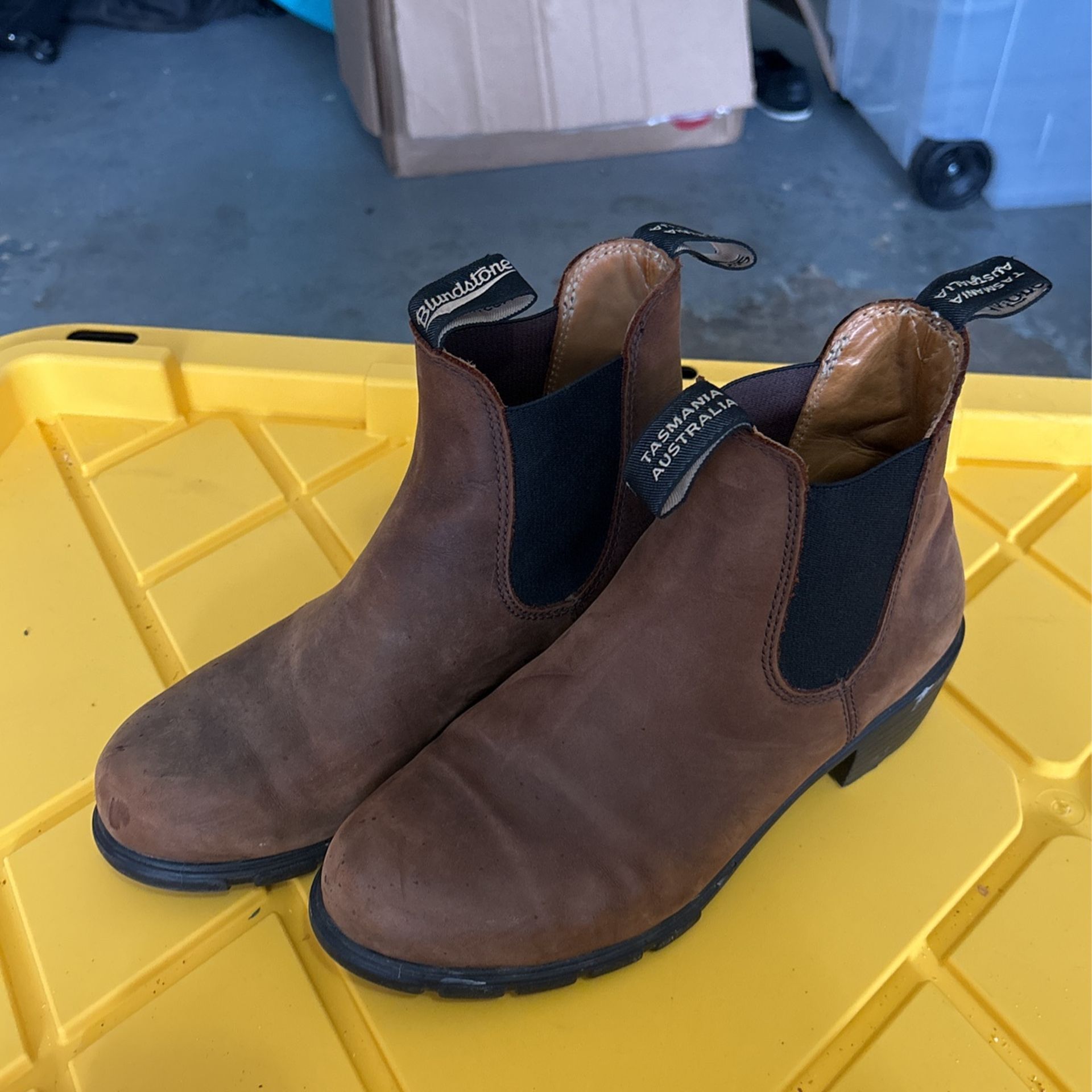 Blundstones 