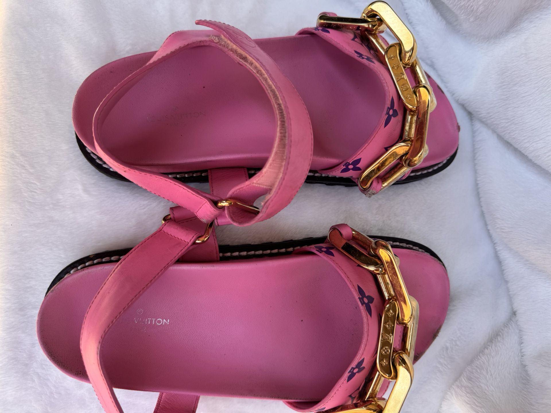 $400 Louis Vuitton Authentic Pink Sandals . Size 38