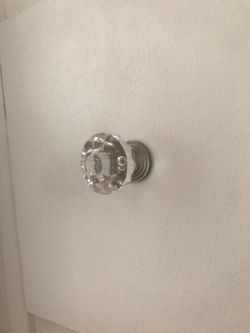 EXCELLENT CONDITION diamond crystal closet door knobs