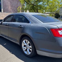 2010 Ford Taurus