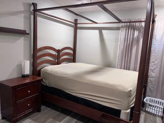 Queen bedroom set