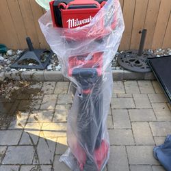 Milwaukee Tripod Light 