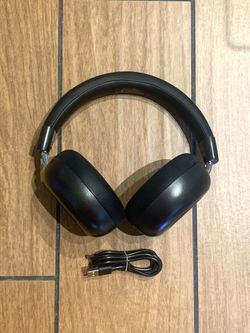 Wireless Bluetooth Headphones With Charging Cable