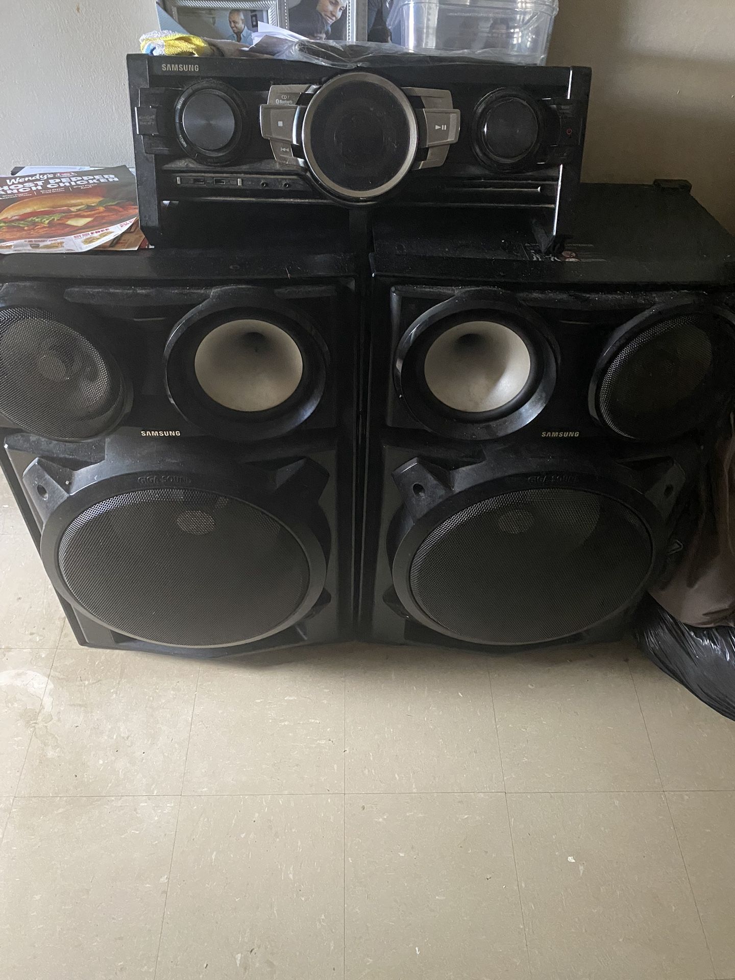Black Samsung Stereo
