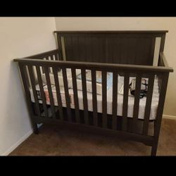 Baby Crib & Changing Table 