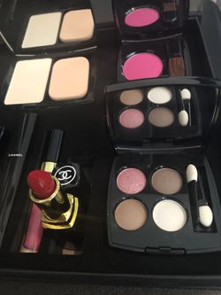Chanel makeup set for Sale in Houston, TX - OfferUp