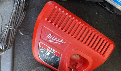 Milwaukee Charger M12