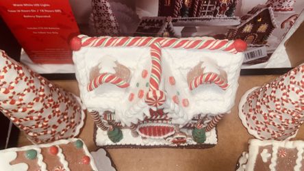 Members Mark 5-Piece Pre-Lit Gingerbread Village Brand New In Box 