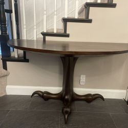 Eagle Claw Entry Table 