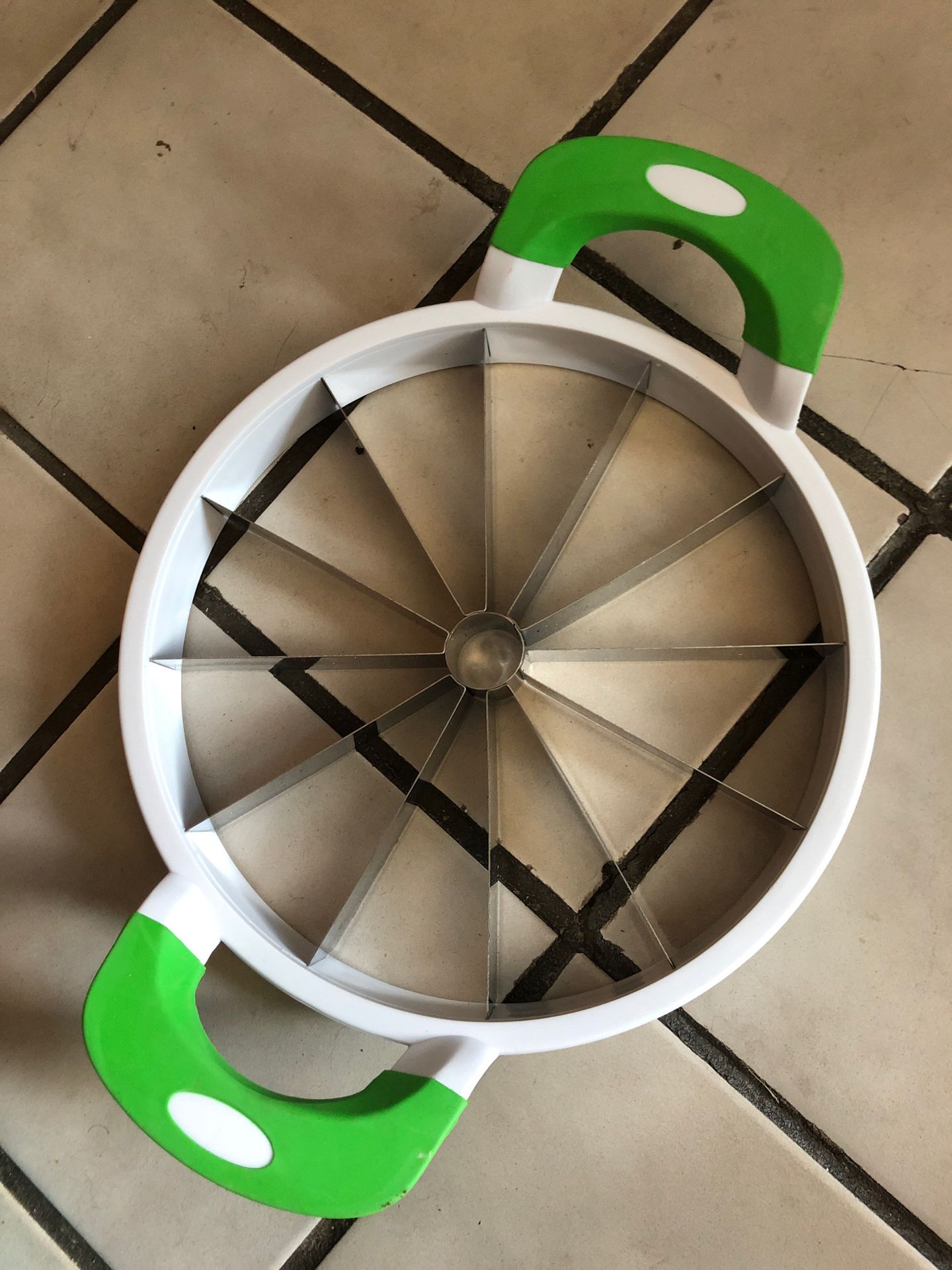 Huge watermelon/pie cutter new with out tags perfect for kitchen aid