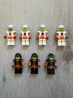 Rare Vintage 2004 LEGO Hockey Minifigures