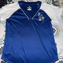 Woman’s dodgers top