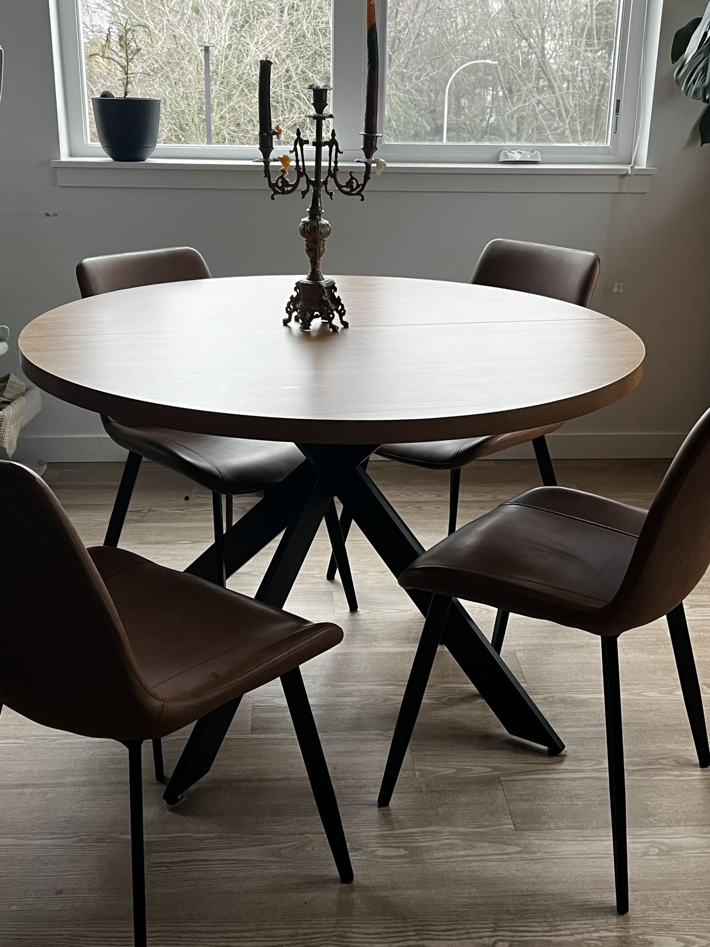 Round Table And Four Chairs