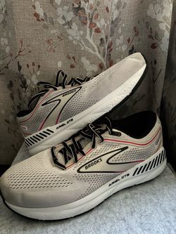 Brooks Aerial GTS 23