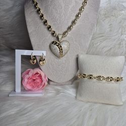Beautiful Set 14k Gold Laminated Hypoallergenic Waterproof Non Tarnish Excellent Quality Jewelry  Prices Are On Description 