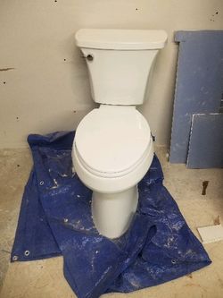 ADA Compliant High Seat Elderly Seniors Toilet Like New 