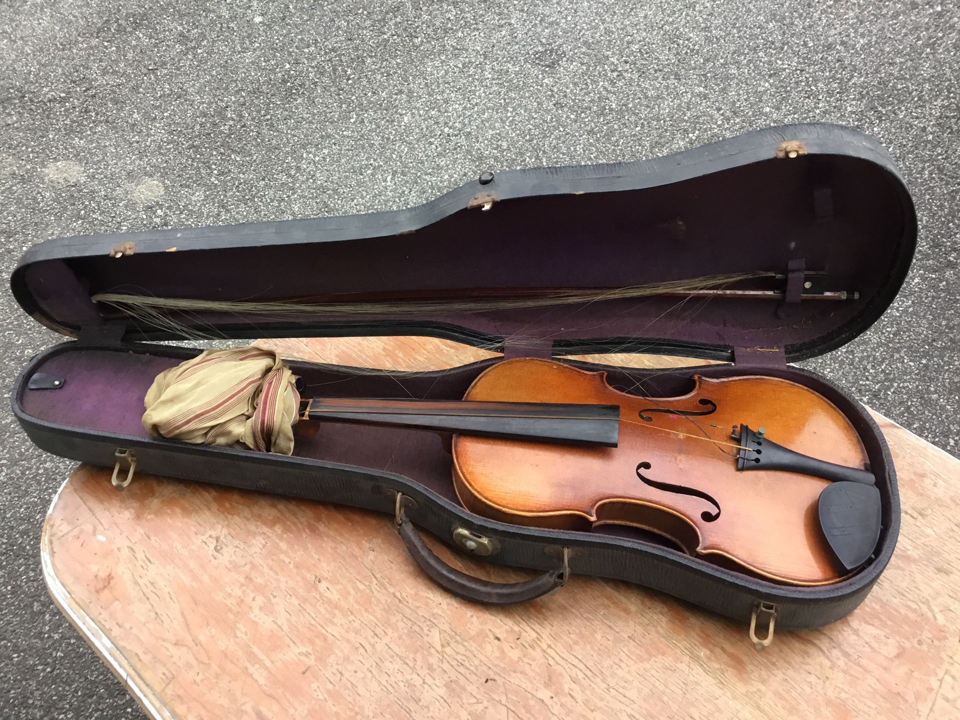 Old violin in case Used make offers