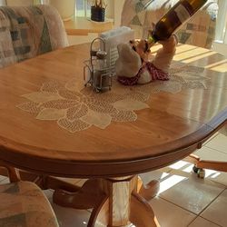Kitchen Table With 4 Rolling Chairs