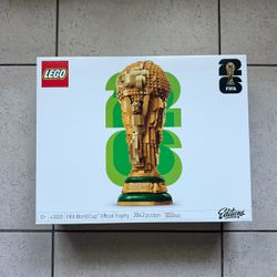 LEGO FIFA World Cup Official Trophy 43020