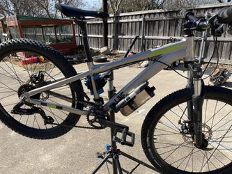 Diamondback Line 24 WITH Bike Stand for Sale in Mesquite TX OfferUp