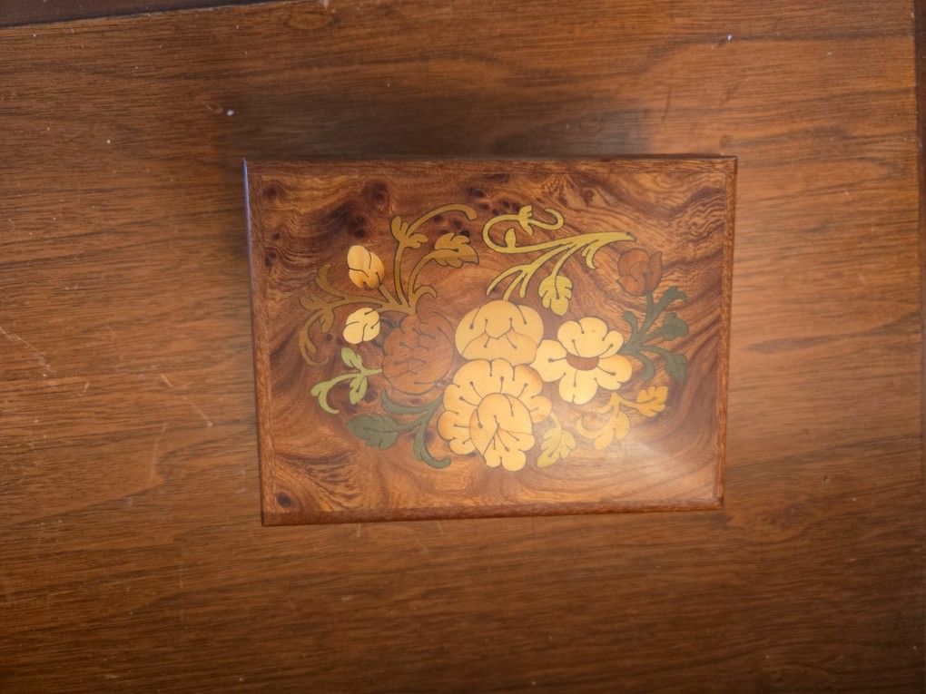 Delightful wood,  footed music jewelry box