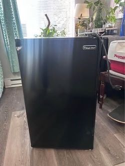 Magic Chef mini fridge